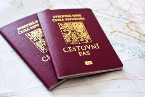 «Воспользовалась двойным гражданством»: Собчак тайно вышла замуж за Богомолова в Чехии