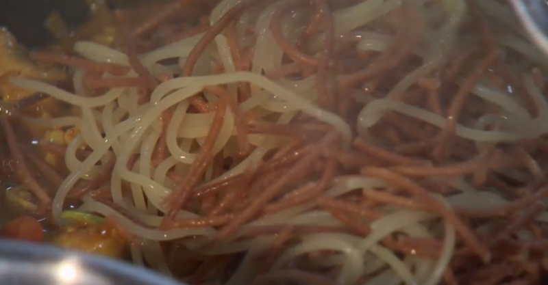 Пёстрые спагетти с пряным рагу