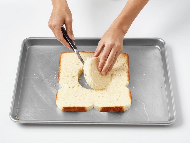 Как приготовить торт «Яичница в хлебе»