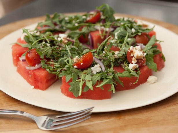 12 рецептов освежающих и вкусных салатов из арбуза